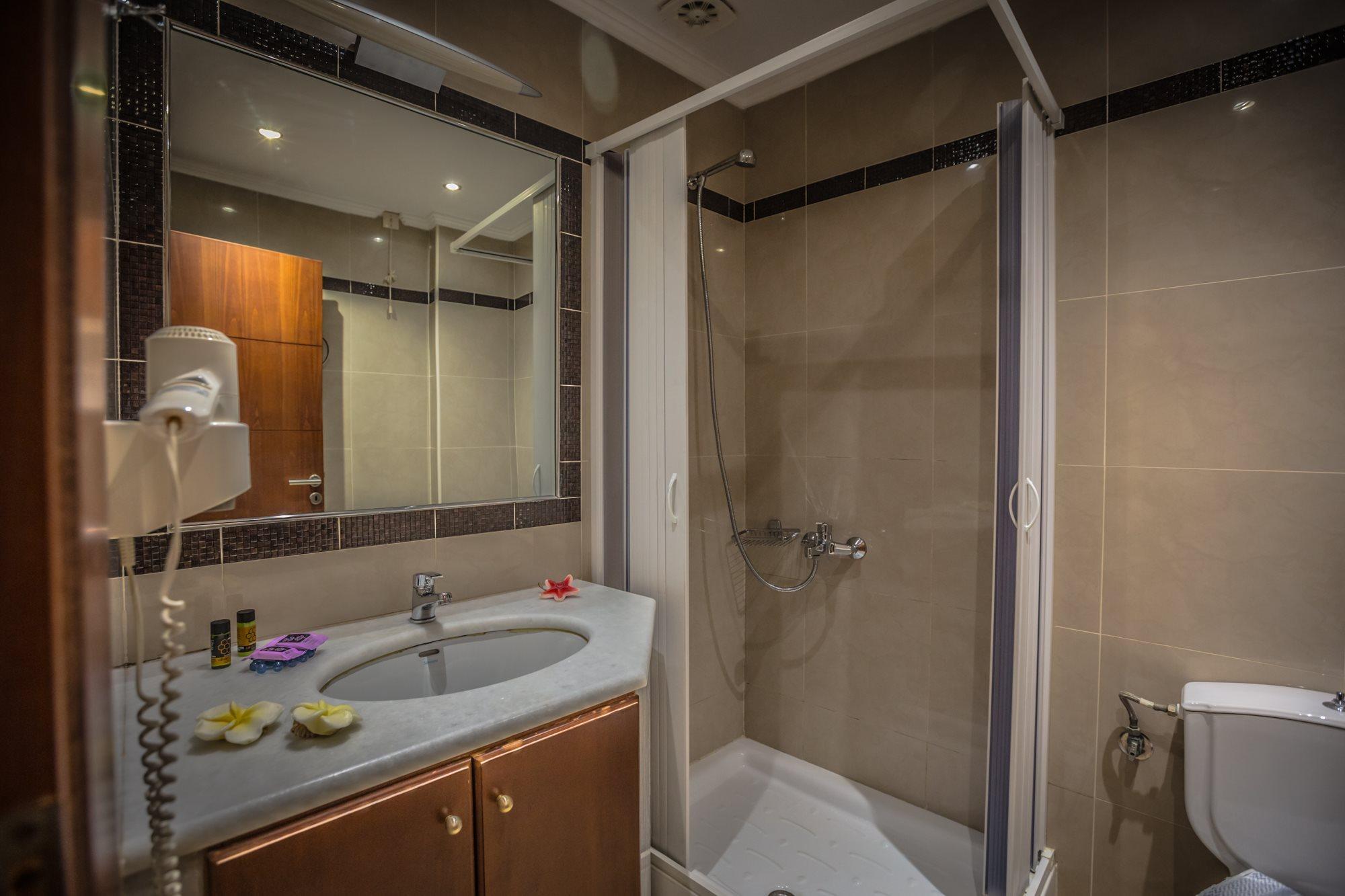 Theo Apartahotel 3*